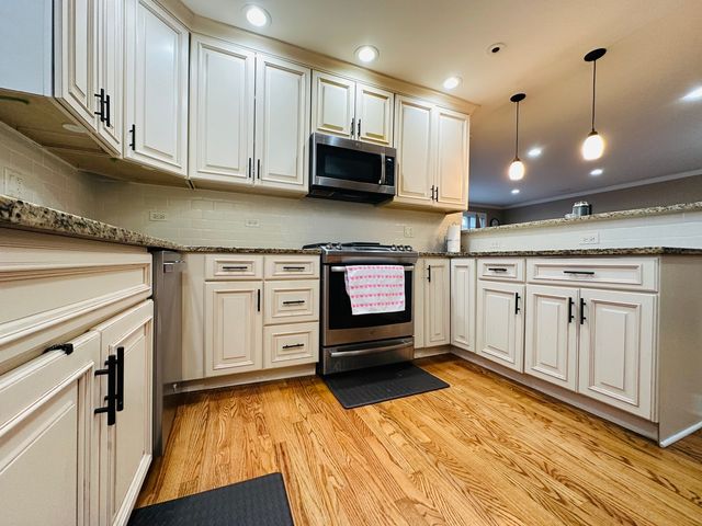 8415 N Ottawa Avenue, Niles, IL 60714