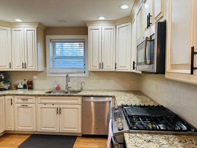 8415 N Ottawa Avenue, Niles, IL 60714