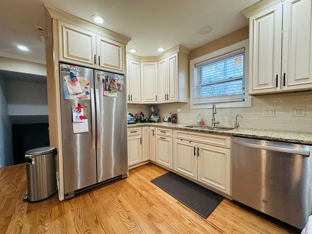 8415 N Ottawa Avenue, Niles, IL 60714