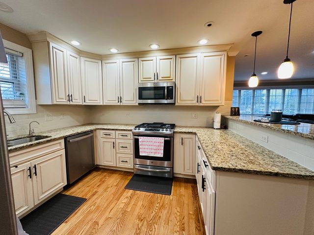 8415 N Ottawa Avenue, Niles, IL 60714