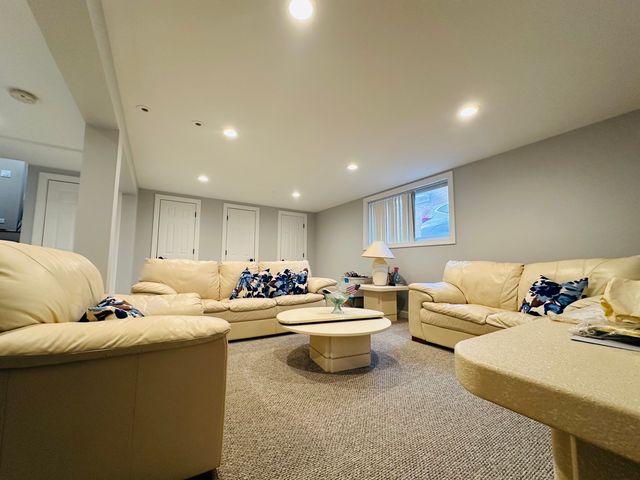 8415 N Ottawa Avenue, Niles, IL 60714