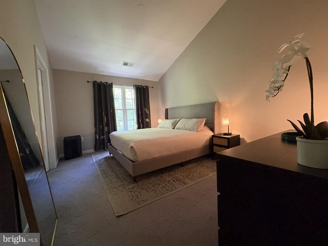 7556 GREAT SWAN CT, Alexandria, VA 22306
