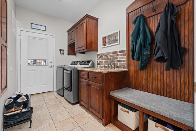 635 Boundry St, Mineola, TX 75773