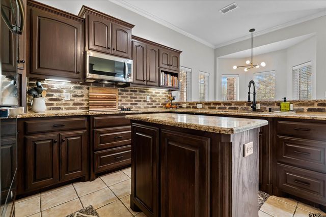 635 Boundry St, Mineola, TX 75773