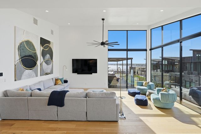 4 Breakwater Bend, Graford, TX 76449