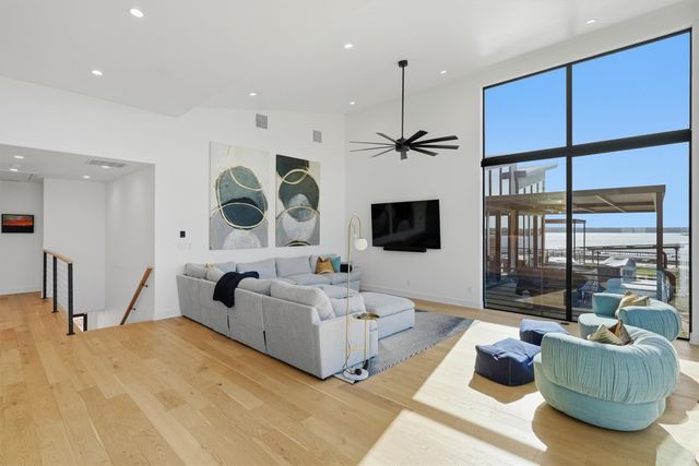 4 Breakwater Bend, Graford, TX 76449