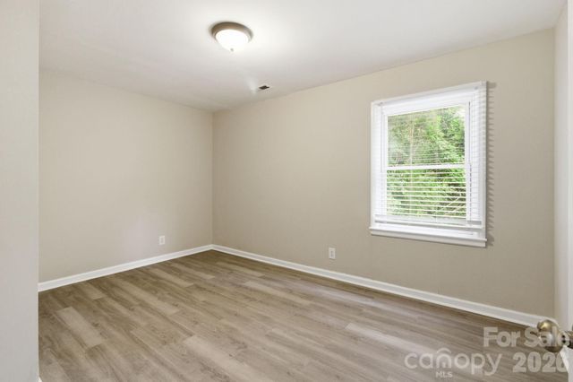 2725 Thornton Road, Charlotte, NC 28208