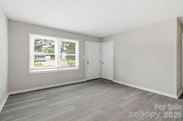 2725 Thornton Road, Charlotte, NC 28208