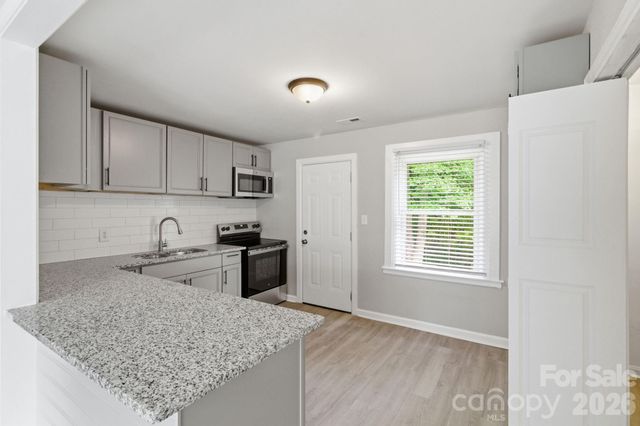 2725 Thornton Road, Charlotte, NC 28208