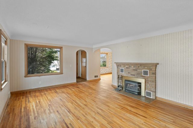 3273 Drew Avenue N, Robbinsdale, MN 55422