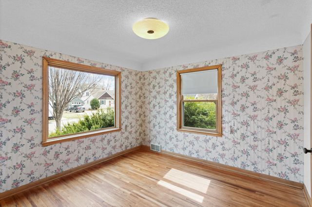 3273 Drew Avenue N, Robbinsdale, MN 55422