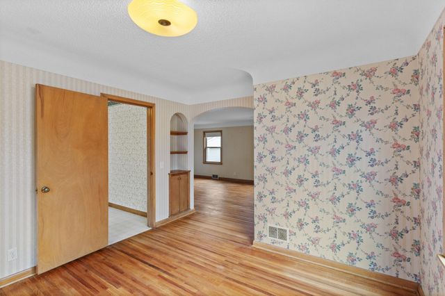 3273 Drew Avenue N, Robbinsdale, MN 55422