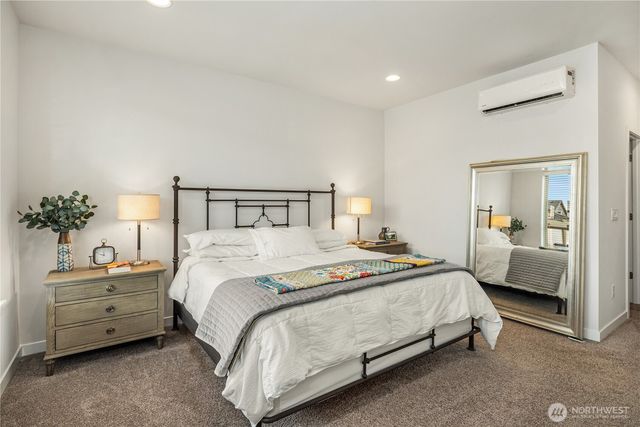 1027 6th Walk NE, Issaquah, WA 98029