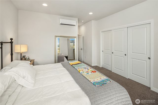 1027 6th Walk NE, Issaquah, WA 98029