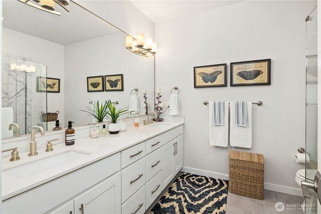 1027 6th Walk NE, Issaquah, WA 98029