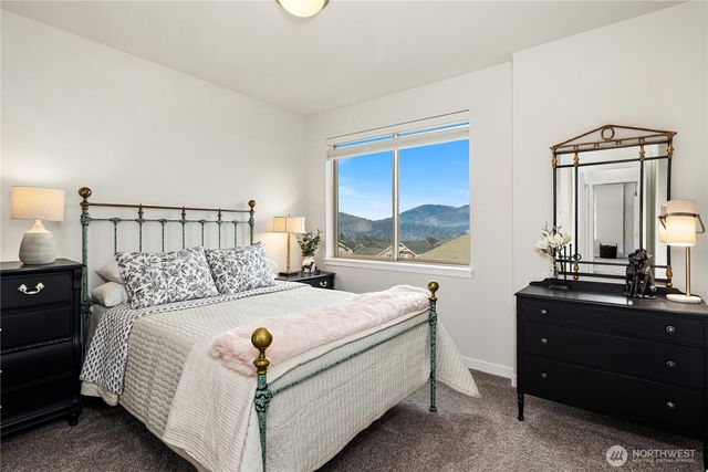 1027 6th Walk NE, Issaquah, WA 98029