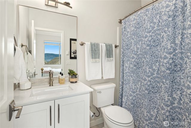 1027 6th Walk NE, Issaquah, WA 98029