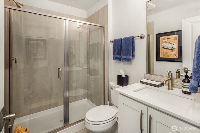 1027 6th Walk NE, Issaquah, WA 98029