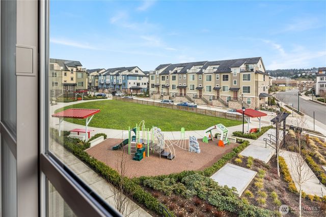 1027 6th Walk NE, Issaquah, WA 98029