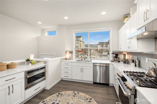 1027 6th Walk NE, Issaquah, WA 98029