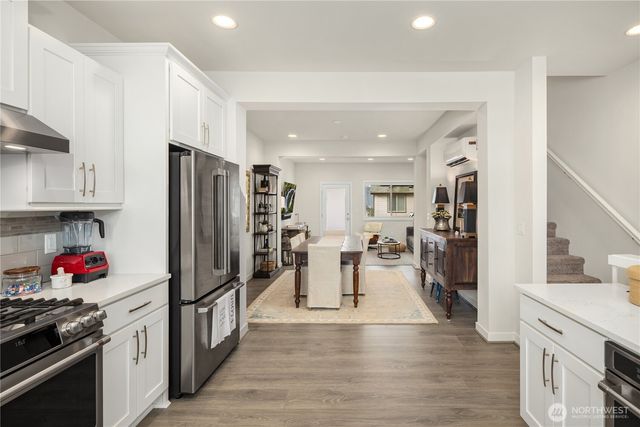 1027 6th Walk NE, Issaquah, WA 98029