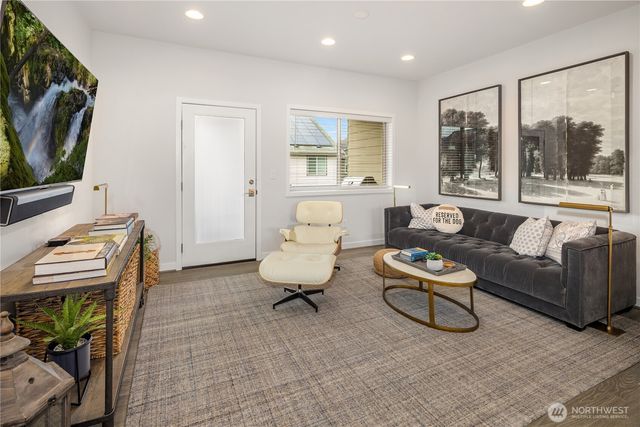 1027 6th Walk NE, Issaquah, WA 98029