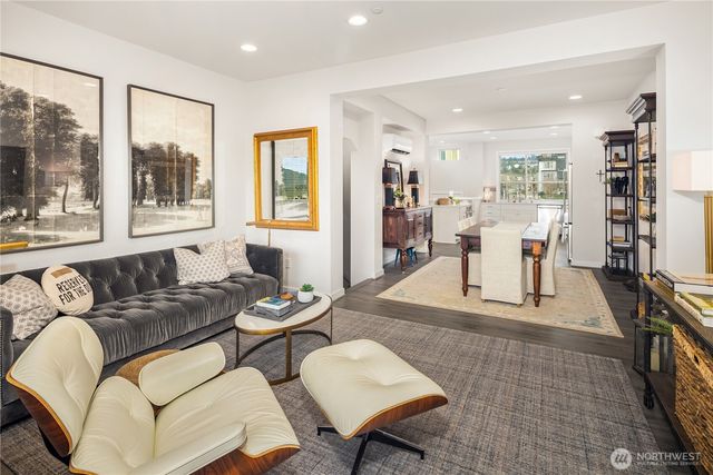 1027 6th Walk NE, Issaquah, WA 98029