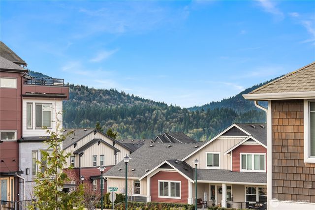 1027 6th Walk NE, Issaquah, WA 98029