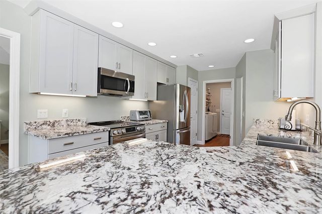 1170 Finch Dr, Gulf Breeze, FL 32563