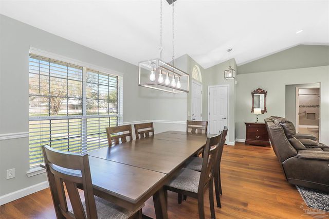 1170 Finch Dr, Gulf Breeze, FL 32563