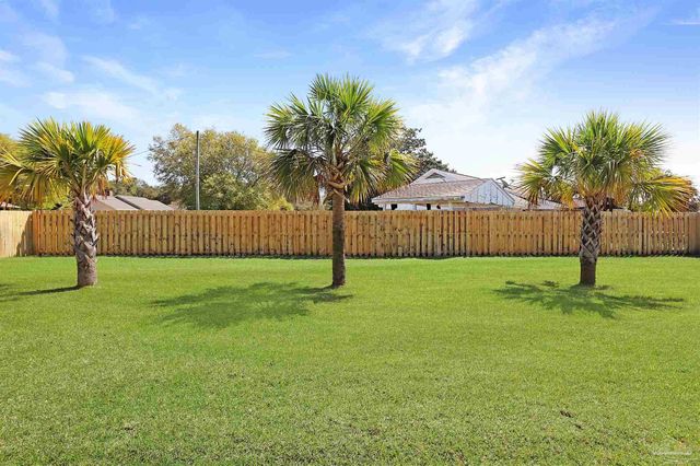 1170 Finch Dr, Gulf Breeze, FL 32563