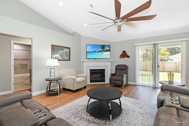 1170 Finch Dr, Gulf Breeze, FL 32563