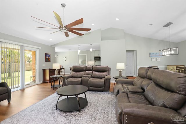 1170 Finch Dr, Gulf Breeze, FL 32563