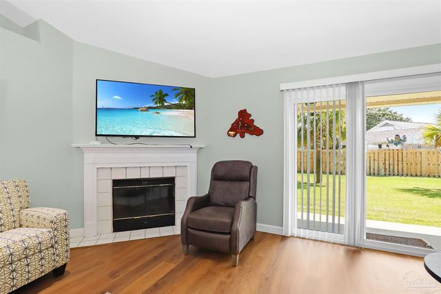 1170 Finch Dr, Gulf Breeze, FL 32563