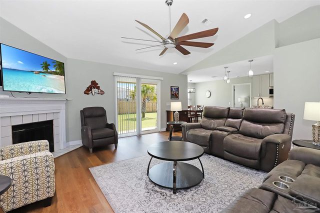 1170 Finch Dr, Gulf Breeze, FL 32563