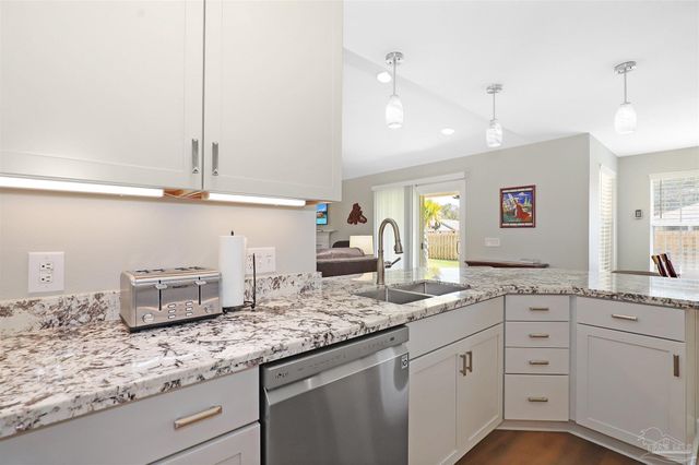 1170 Finch Dr, Gulf Breeze, FL 32563