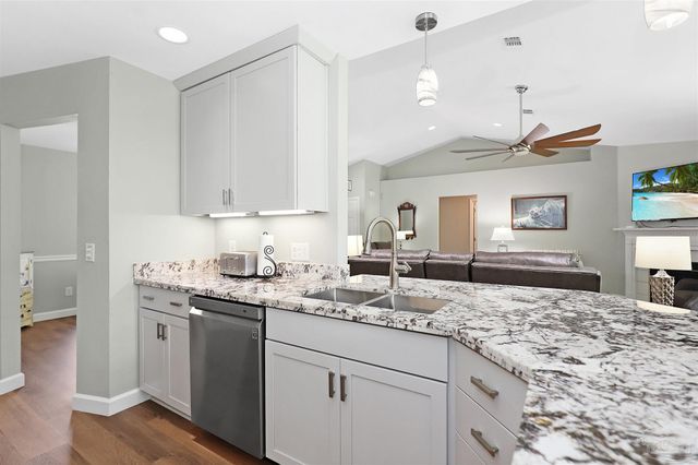 1170 Finch Dr, Gulf Breeze, FL 32563