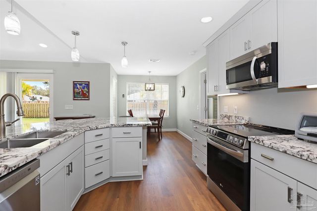 1170 Finch Dr, Gulf Breeze, FL 32563