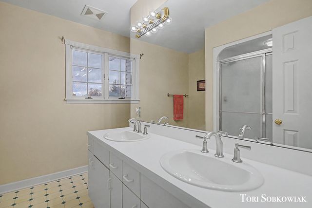 7515 Las Palmas Drive NE, Rockford, MI 49341