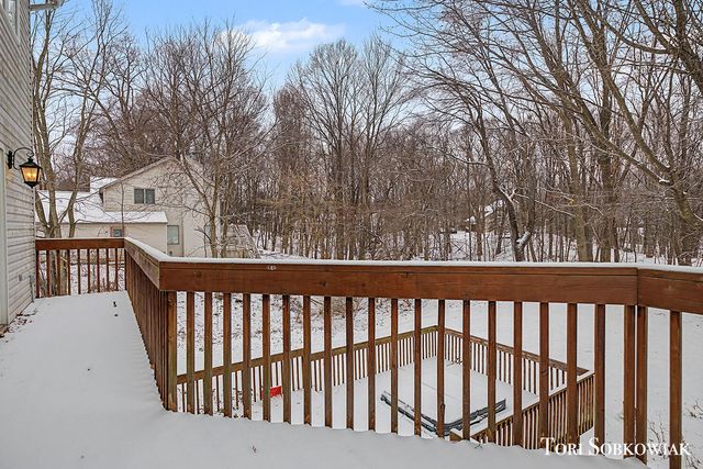 7515 Las Palmas Drive NE, Rockford, MI 49341