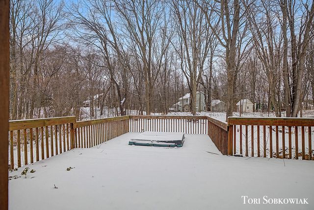 7515 Las Palmas Drive NE, Rockford, MI 49341