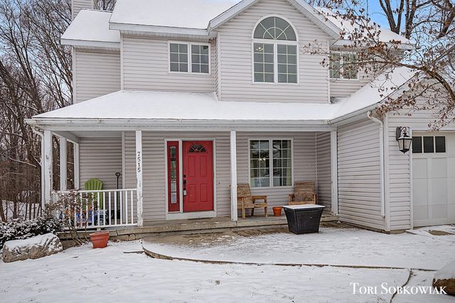 7515 Las Palmas Drive NE, Rockford, MI 49341