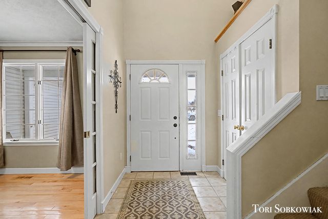 7515 Las Palmas Drive NE, Rockford, MI 49341