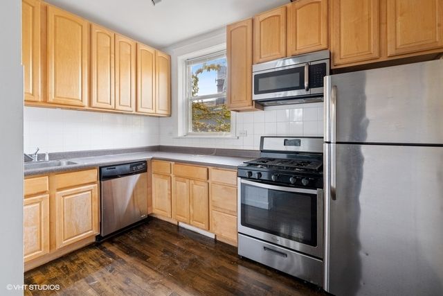 3028 W EASTWOOD Avenue, Chicago, IL 60625