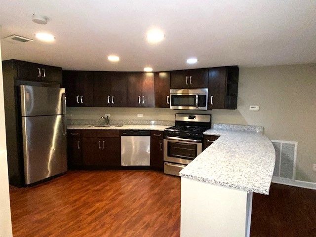 3028 W EASTWOOD Avenue, Chicago, IL 60625