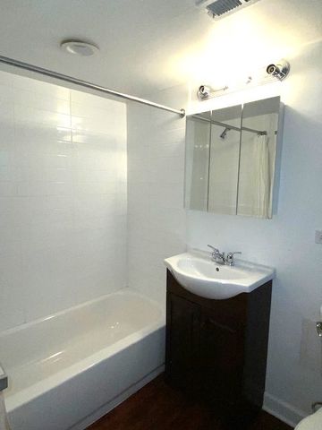 3028 W EASTWOOD Avenue, Chicago, IL 60625