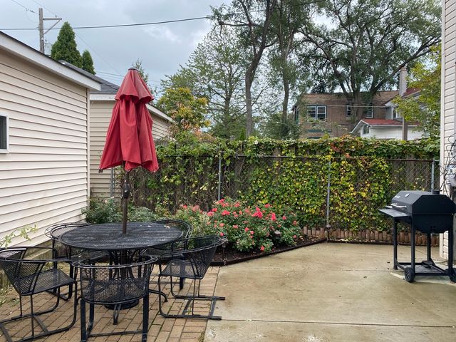 3028 W EASTWOOD Avenue, Chicago, IL 60625