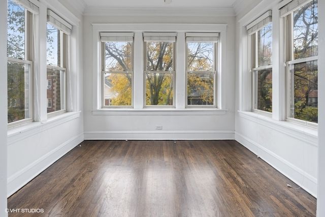 3028 W EASTWOOD Avenue, Chicago, IL 60625