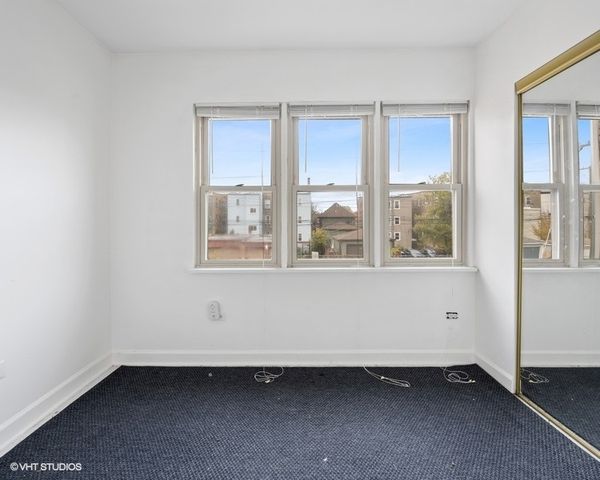 3028 W EASTWOOD Avenue, Chicago, IL 60625