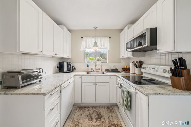 4 Heritage Village A, Southbury, CT 06488